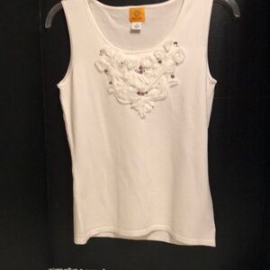 Ruby road top. White with applicate flowers. Small